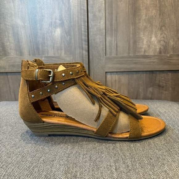 Minnetonka Suede Sandals Fringe Brown - Picture 3 of 11
